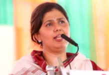 बोलता येत नाही अशी खाती माझ्याकडे…राजकारणातून रिटायर्ड व्हावंसं वाटतंय – पंकजा मुंडे