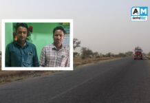 माणूसकी अजून जिवंत आहे..! 10 हजार रुपये आणि 2 तोळे सोने असलेली पर्स केली परत, वाचा…!